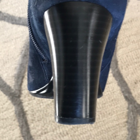 Blue suede booties size 7 - Picture 10 of 12